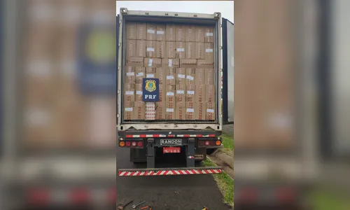 Caminhoneiro é preso com 500 mil maços de cigarros contrabandeados, em Mandaguari