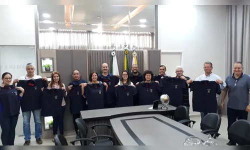 Servidores da Câmara recebem uniformes