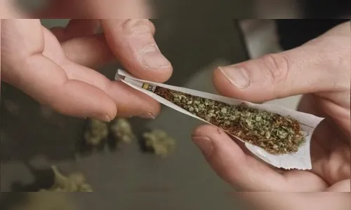 Homens que realizam programas sexuais são detidos com maconha 