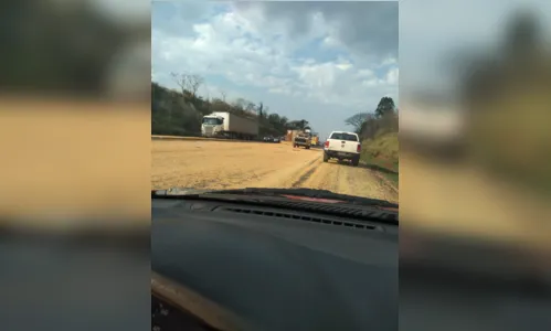 
							Tombamento de carreta interdita trecho da rodovia sentido Rolândia - Londrina
						
						