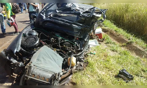 Acidente entre carro e caminhão deixa pelo menos três feridos na PR-218, em Astorga