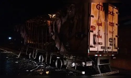 PRF registra incêndio em semi-reboque, em Mandaguaçu