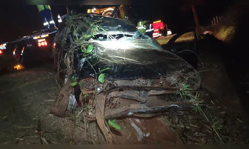 Crianças são ejetadas de carro após capotamento na BR-376; ao todo seis pessoas ficaram feridas