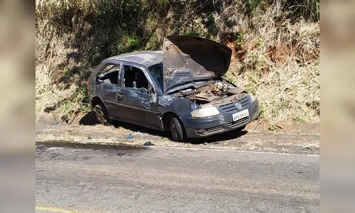 Motorista sofre ferimentos após capotar carro na Rodovia do Milho 