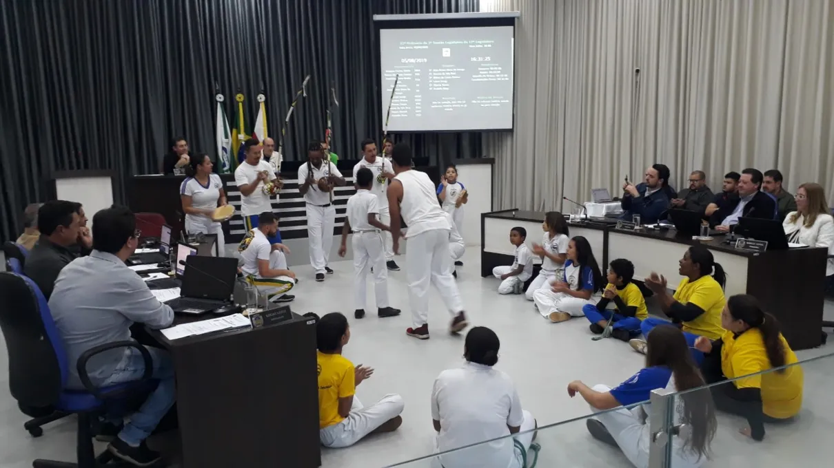 Câmara entrega Moção de Aplausos a Associação de Capoeira Mestre Nelson Ventani