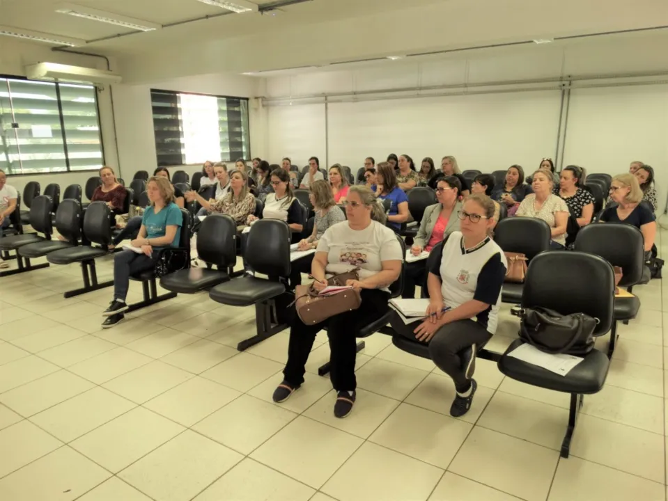 Coordenação de Ensino realiza encontro entre profissionais