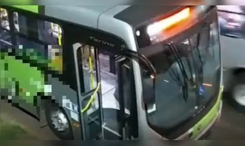 Após briga de trânsito, motorista de ônibus esfaqueia condutor de carro em Maringá 