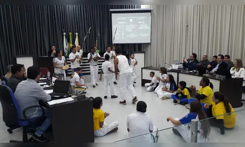 Câmara entrega Moção de Aplausos a Associação de Capoeira Mestre Nelson Ventani