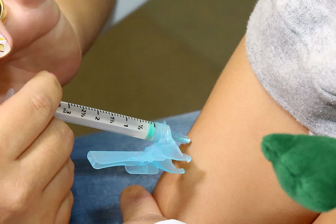 A Secretaria de Estado da Saúde alerta para a necessidade de imunização. (Foto: AEN)