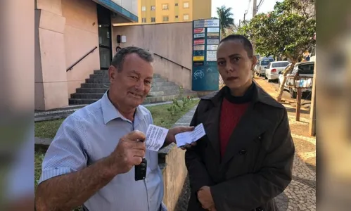 Depois de ganhar carro em rifa, aposentado devolve veículo 