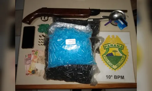 PM de Apucarana apreende cocaína e arma 