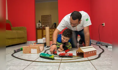 Pai e filho dividem paixão pelo ferromodelismo