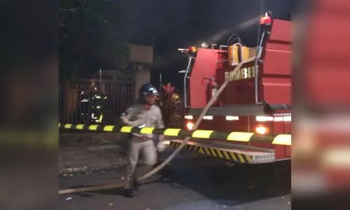 Incêndio atinge casa em Apucarana durante a madrugada