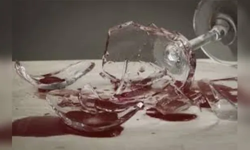 Convidado fica ferido após ser atingido por uma taça, durante briga em festa de casamento