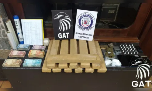 
							GM de Arapongas apreende quase R$10 mil e drogas 
						
						