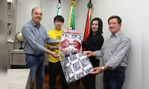 Família  doa yukata ao minimuseu da Praça Japão de Ivaiporã