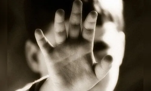 Homem é preso após abusar de criança de 4 anos dentro de igreja