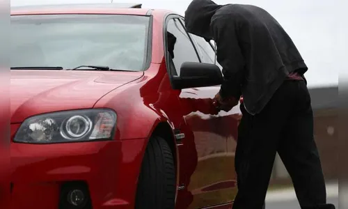 Polícia investiga furto de camionete Fiat Toro