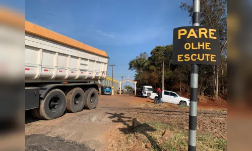 
						
							Acidente entre locomotiva de manutenção e caminhão acontece em Aricanduva
						
						