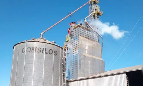 Incêndio em secador de grãos na PR 466 mobiliza Corpo de Bombeiros  