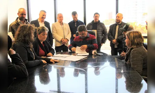 Moradores do entorno do Parque dos Pássaros recebem concessão de moradia