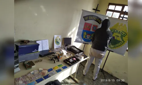 
							PM realiza operação '10 de Agosto'; três pessoas foram presas
						
						