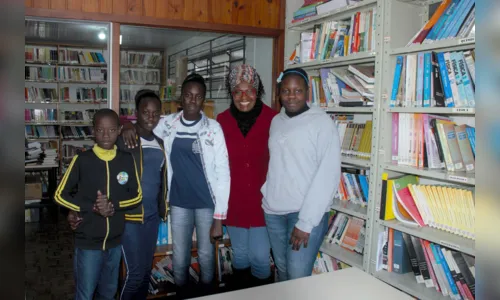 
							Sem saberem Português, irmãs haitianas usam a tecnologia para aprender em escola do Paraná
						
						