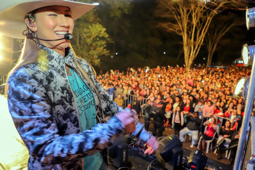 Show de Bruna Viola atrai mais de 10 mil pessoas