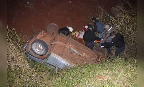 Jovem capota carro na BR-376