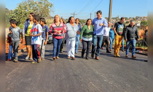 Prefeitura de Apucarana entrega asfalto no Residencial Santos Dumont 