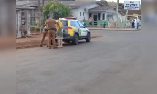 Homem é preso após esfaquear vítima no pescoço