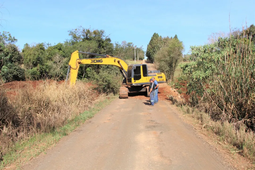 Seodur realiza manutenção em trecho de Estrada Rural