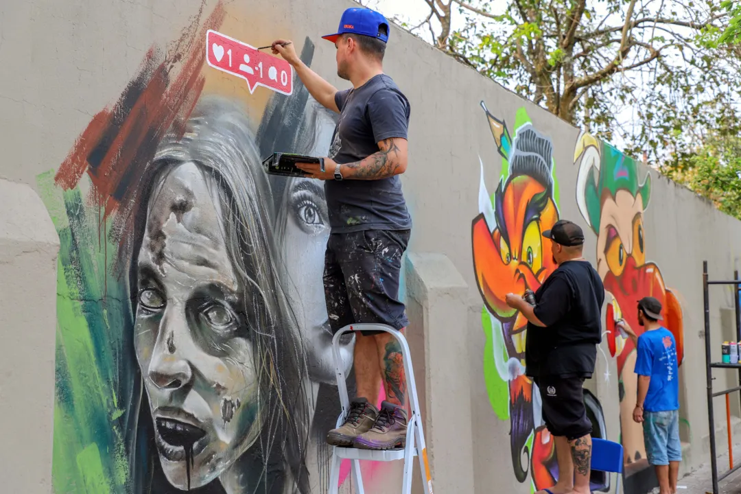 Encontro Nacional de Graffiti proporciona painel de arte para Apucarana