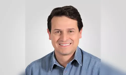 PREFEITO JÚNIOR APERTA O PASSO