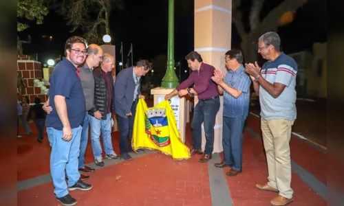 
							PREFEITO JÚNIOR APERTA O PASSO
						
						