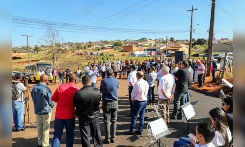 
							PREFEITO JÚNIOR APERTA O PASSO
						
						