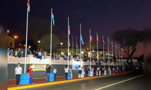 
							PREFEITO JÚNIOR APERTA O PASSO
						
						
