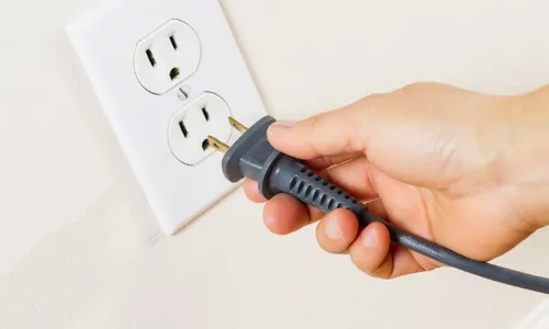 Saiba como evitar acidentes com aparelhos elétricos; Mulher morreu após choque em secador de cabelo