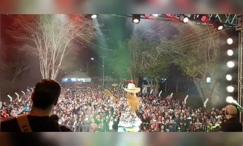 
							PREFEITO JÚNIOR APERTA O PASSO
						
						