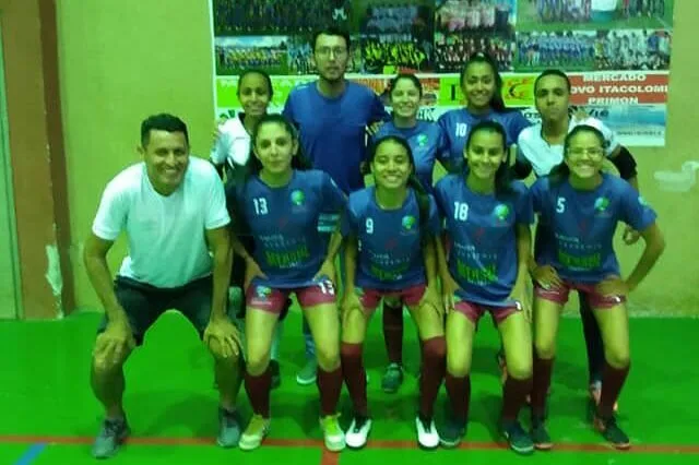 Time de futsal feminino de Apucarana ganhou mais um título na região - Foto: Divulgação
