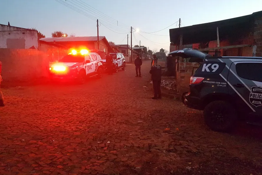 O grupo atua a partir de Quedas do Iguaçu, na região centro-sul do Estado, chefiado por dois irmãos, homem e mulher. As ações contam com o apoio da Polícia Militar. (Foto:Divulgação/PCPR)