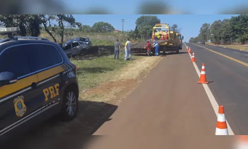 
							Mãe e filha ficam feridas após acidente entre carro e caminhão, em Jandaia do Sul
						
						