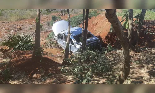 Mãe e filha ficam feridas após acidente entre carro e caminhão, em Jandaia do Sul