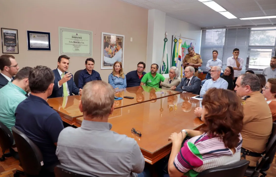 Leis municipais impulsionam vagas de emprego para jovem aprendiz