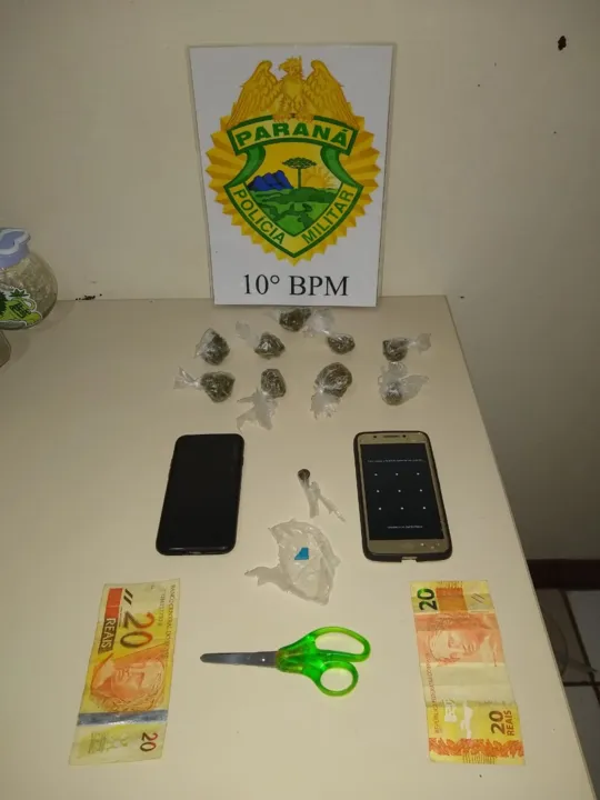 Dois jovens foram presos suspeitos de tráfico de drogas em Apucarana 