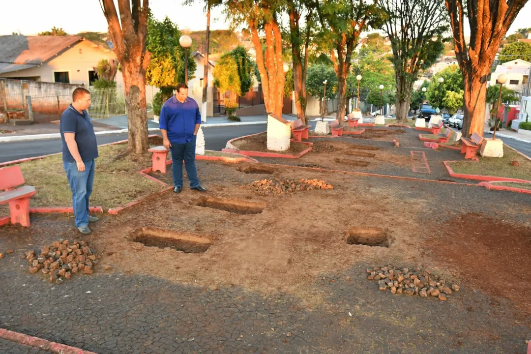 Academia pública está sendo instalada na Praça Esmael Hoffmann,  em Lunardelli