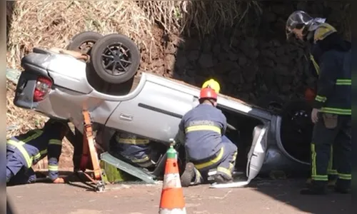 Motorista cai de viaduto na PR-317