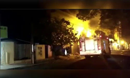Uma pessoa morreu carbonizada após incêndio em uma imobiliária de Sarandi 