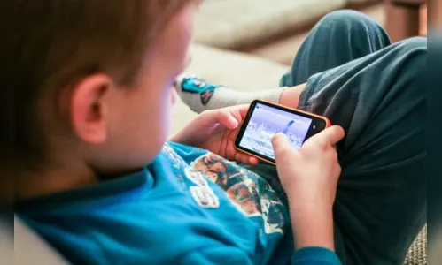Especialistas discutem o uso de dispositivos eletrônicos na infância