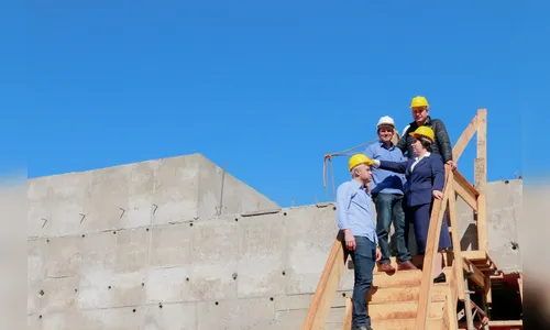 Deputado Sérgio Souza visita obras  do setor de radioterapia 